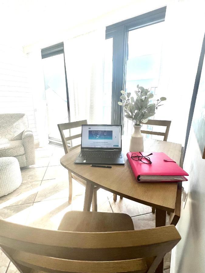 Condo On The Beach- Walk To Restaurants, Shops And Activities. 海湾海岸 外观 照片